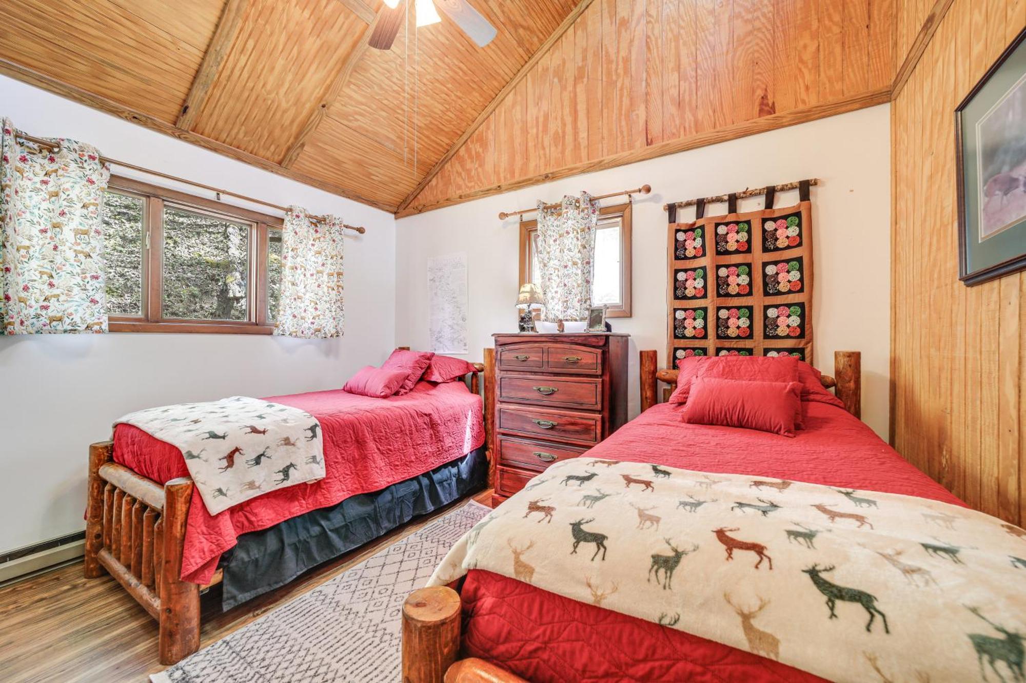 Creekside Whittier Cabin With Fire Pit Near Hiking! Екстер'єр фото